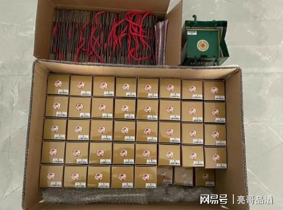 中午，我的表弟搬來一箱飛天茅臺，他以每瓶