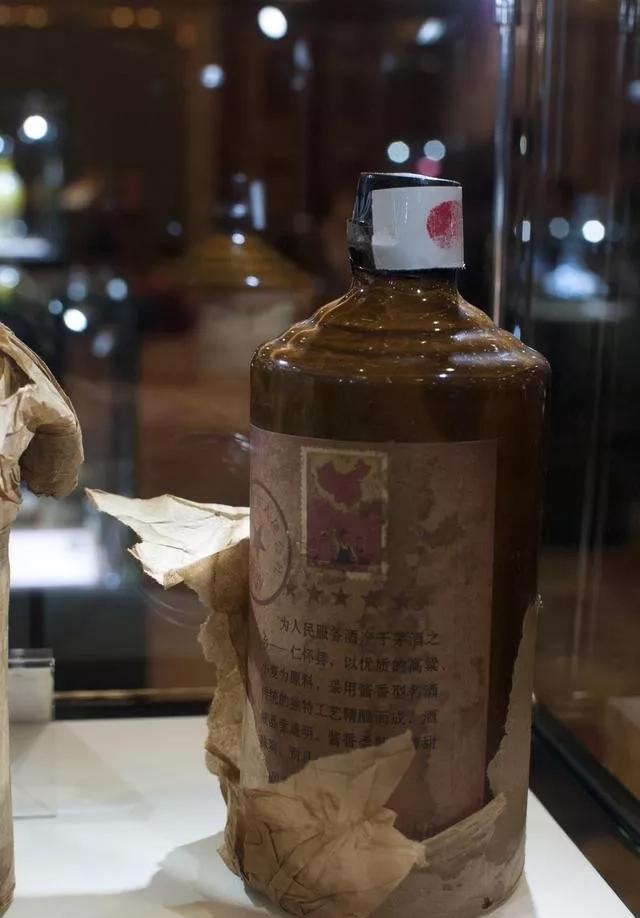 都說茅臺是醬香型白酒，什么是醬香型白酒呢