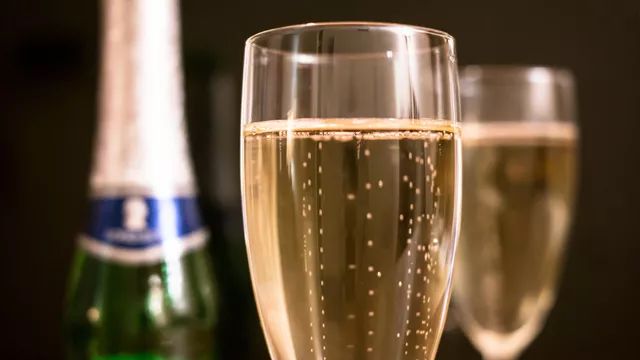 酒起泡屬于是什么原理_酒起泡泡多是什么原因_起泡酒是屬于什么酒