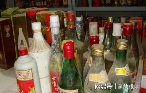 大街上“高價(jià)回收老酒”圖哪頭？農(nóng)村老漢直