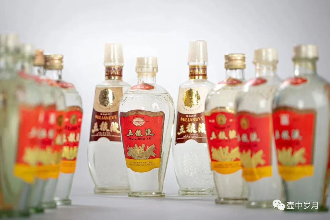 白云邊屬于什么檔次酒_白云酒是什么香型_白云酒價格表和圖片