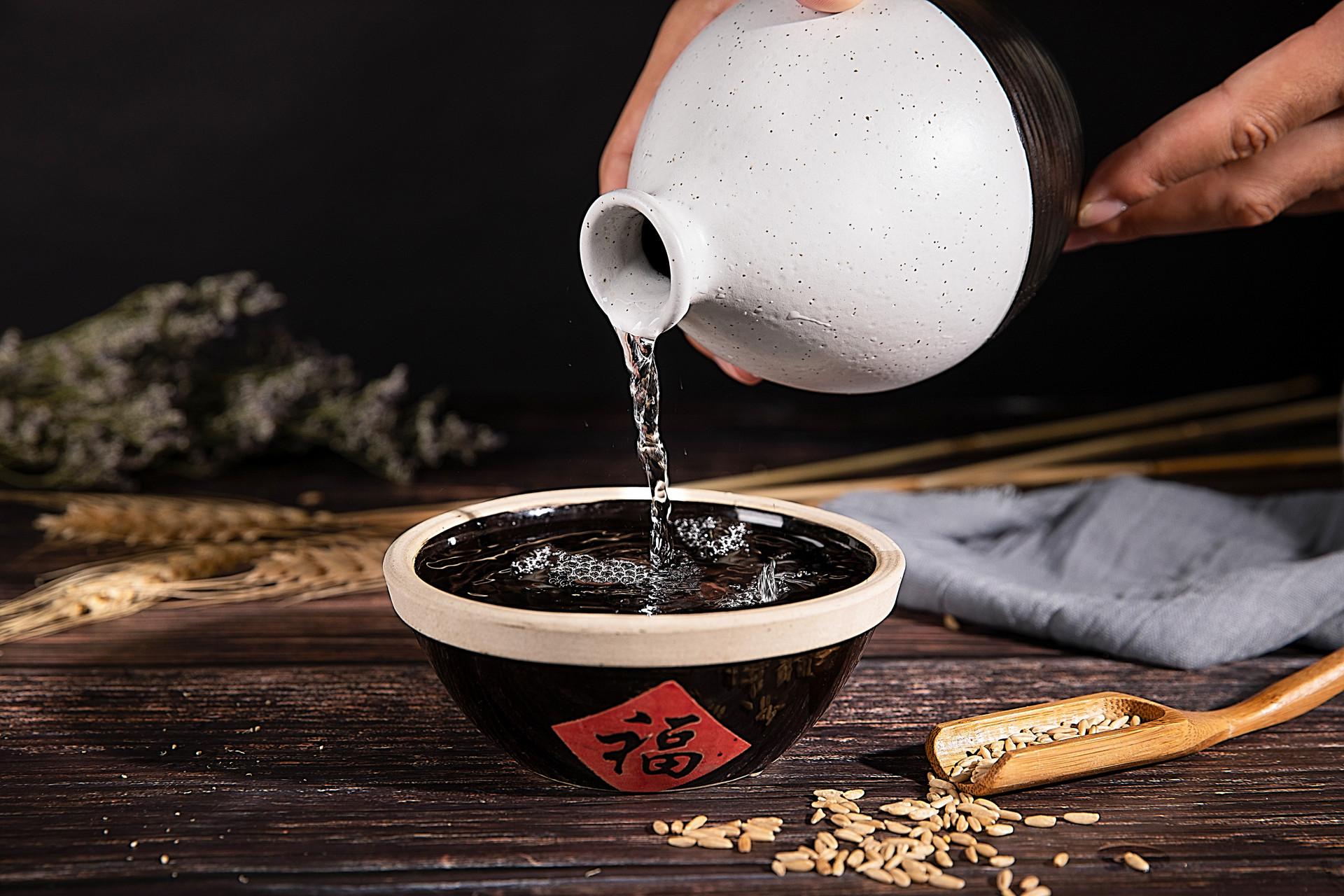 濃香型白酒和醬香型白酒的區別？看完清晰了很多，差別是這樣啊