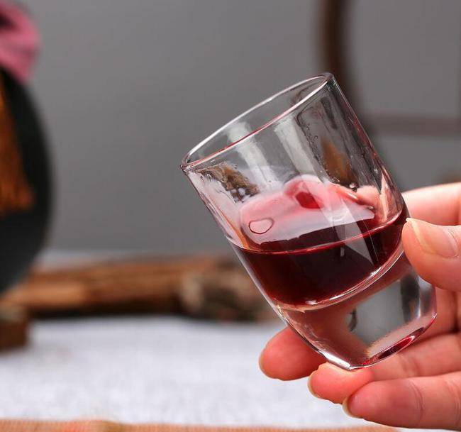 功效桑葚作用酒有哪些_桑葚酒有什么功效和作用_桑葚酒的功效與作