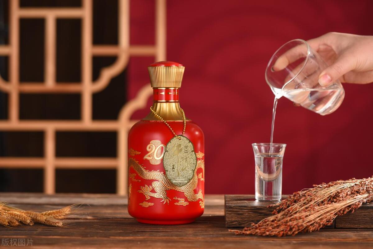 劍南春46度濃香型白酒價格_劍南春濃香型白酒多少錢一箱_濃香型白酒劍南春