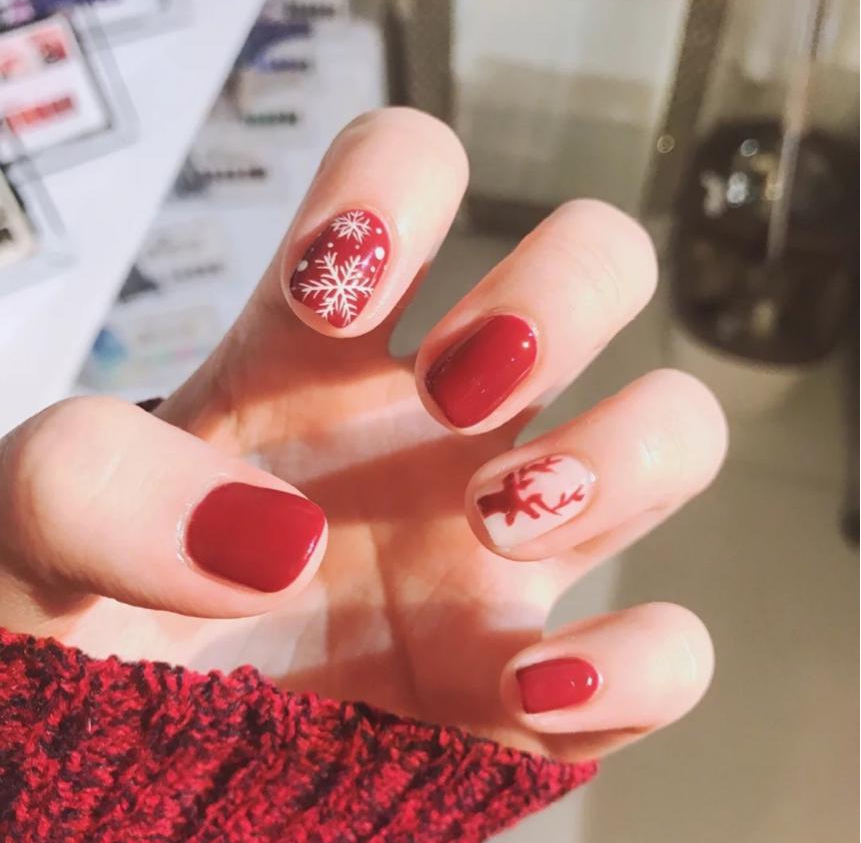 美甲酒紅色怎么調(diào)出來(lái)的_美甲酒紅色_酒紅色美甲款式