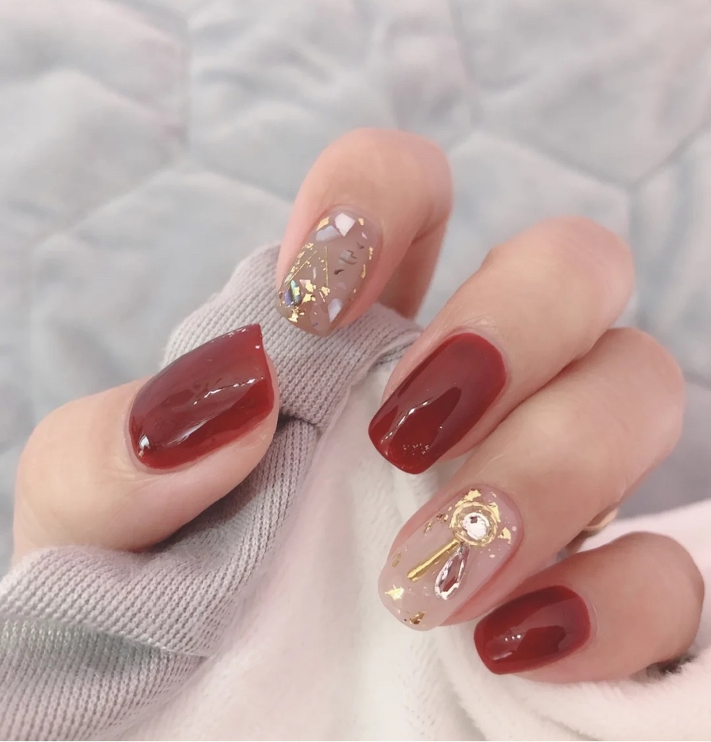 酒紅色美甲款式_美甲酒紅色怎么調(diào)出來(lái)的_美甲酒紅色