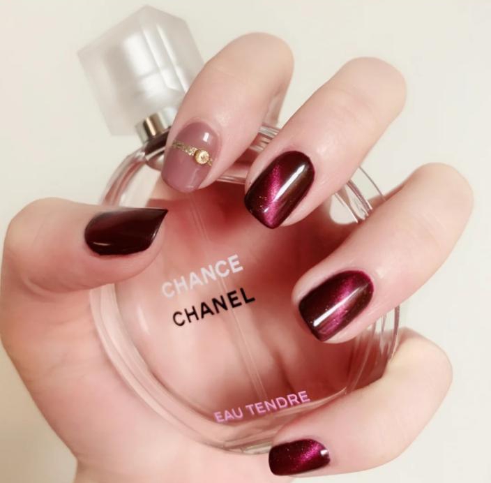 美甲酒紅色_酒紅色美甲款式_美甲酒紅色怎么調(diào)出來(lái)的