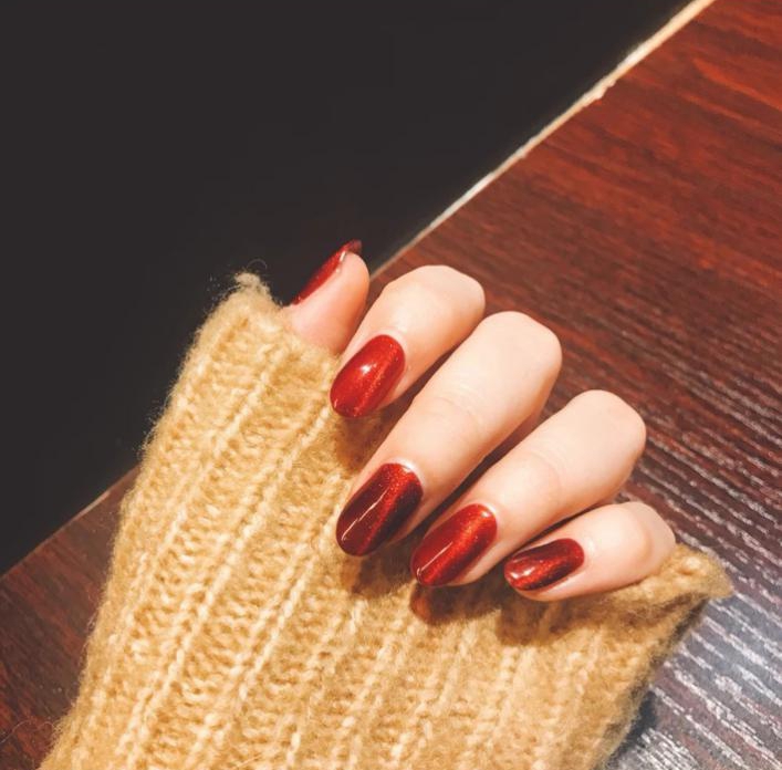 美甲酒紅色怎么調(diào)出來(lái)的_美甲酒紅色_酒紅色美甲款式
