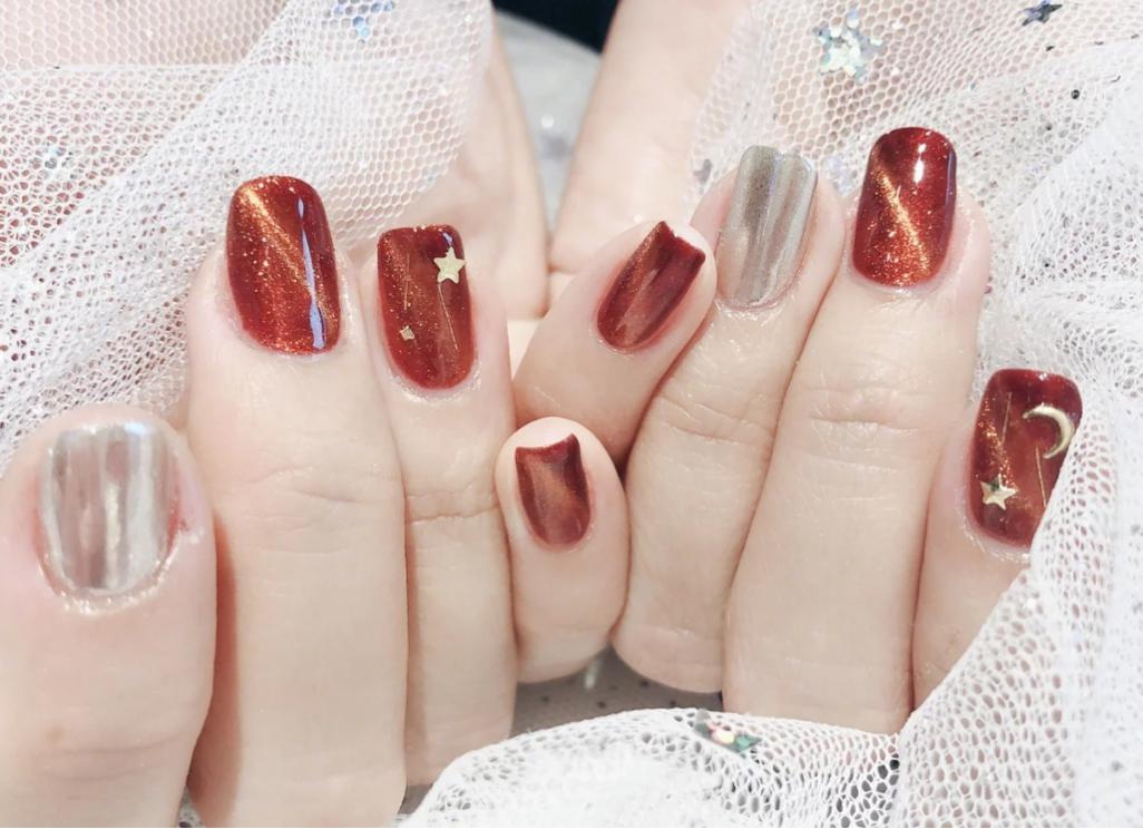 美甲酒紅色怎么調(diào)出來(lái)的_酒紅色美甲款式_美甲酒紅色