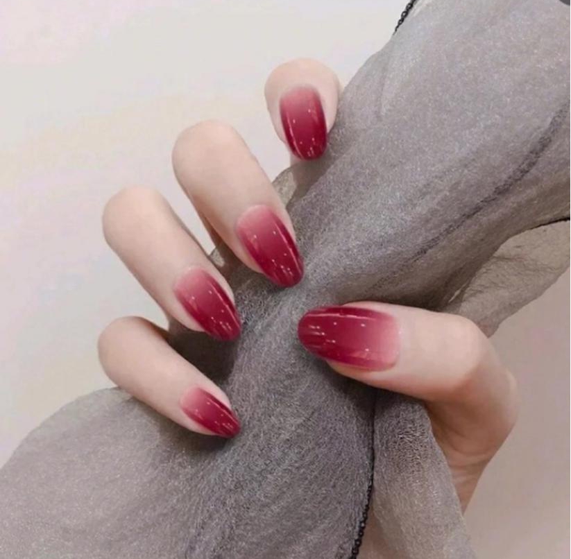 美甲酒紅色_酒紅色美甲款式_美甲酒紅色怎么調(diào)出來(lái)的